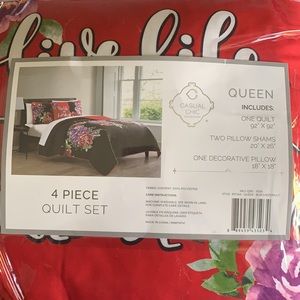 New 4 pc Quilt set